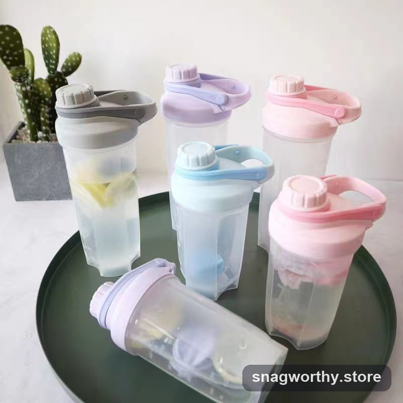 Protein Shaker Bottle detail | Snagworthy.store