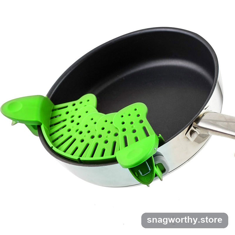 Pot strainer draining pasta | Snagworthy.store