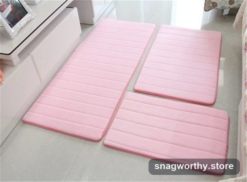 Bath mat set in bathroom | Snagworthy.store