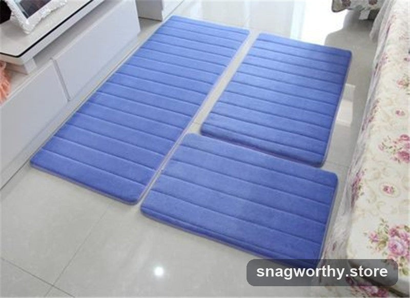 Bath mat plush texture close-up | Snagworthy.store