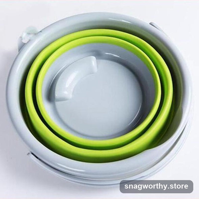 Collapsible bucket from above showing folding rings | Snagworthy.store