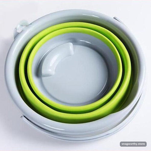 Collapsible bucket from above showing folding rings | Snagworthy.store